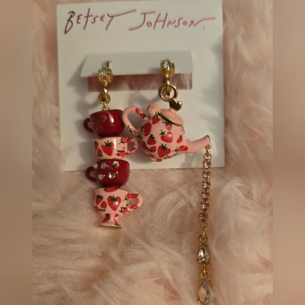 Betsey Johnson Mismatched Teapot and tea cup dangle earrings! - Picture 15 of 15